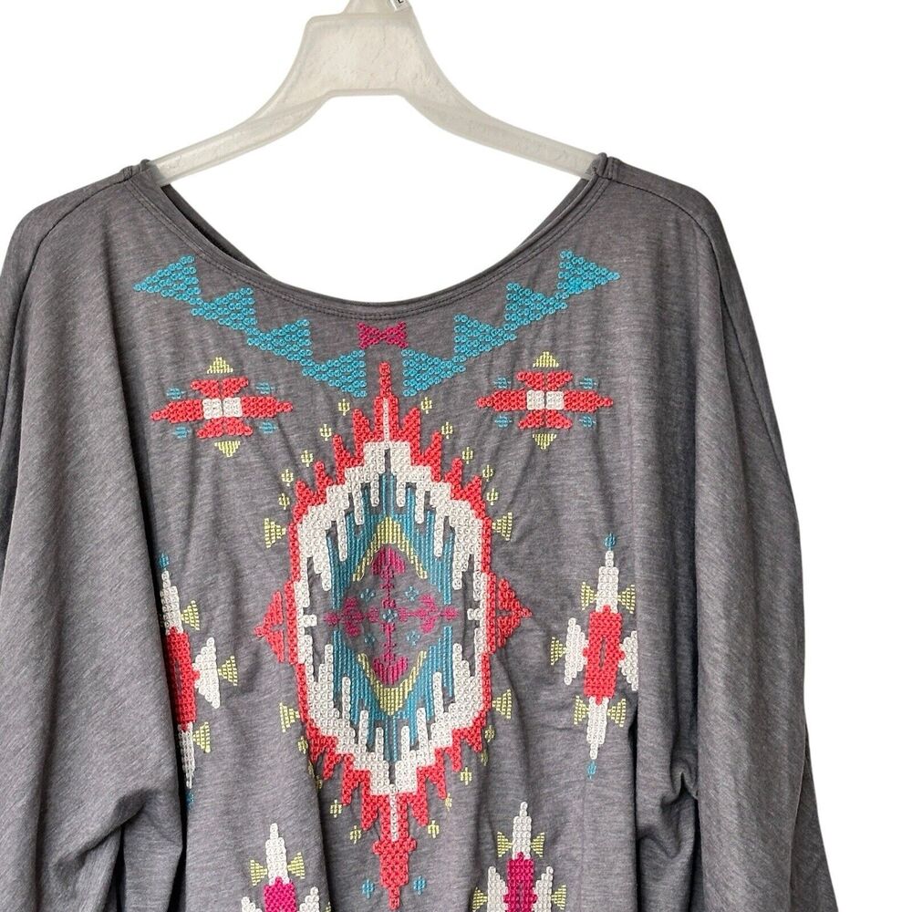 Johnny Was Gray Tunic with Red and Blue Embroidery - Picture 4 of 8